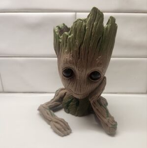 Groot Flower Planter